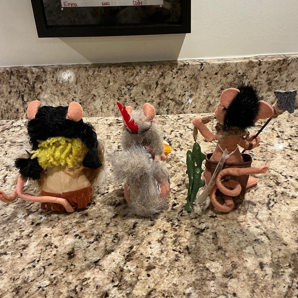 Annalee Handcrafted Mouse and Squirrel Figurines Set - Brown and Red - Picture 5 of 7